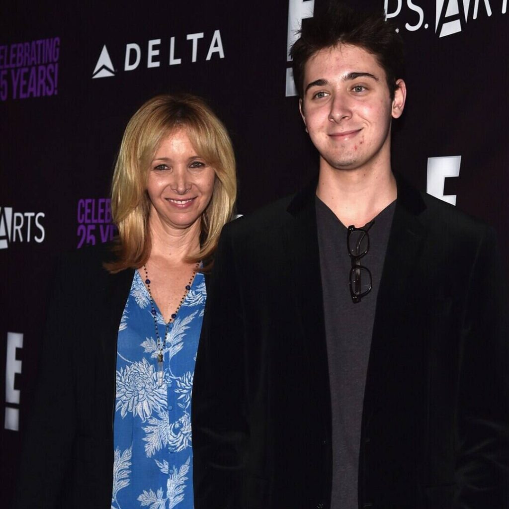 Lisa Kudrow Is A Proud Mom At Her Son Julians College Graduation