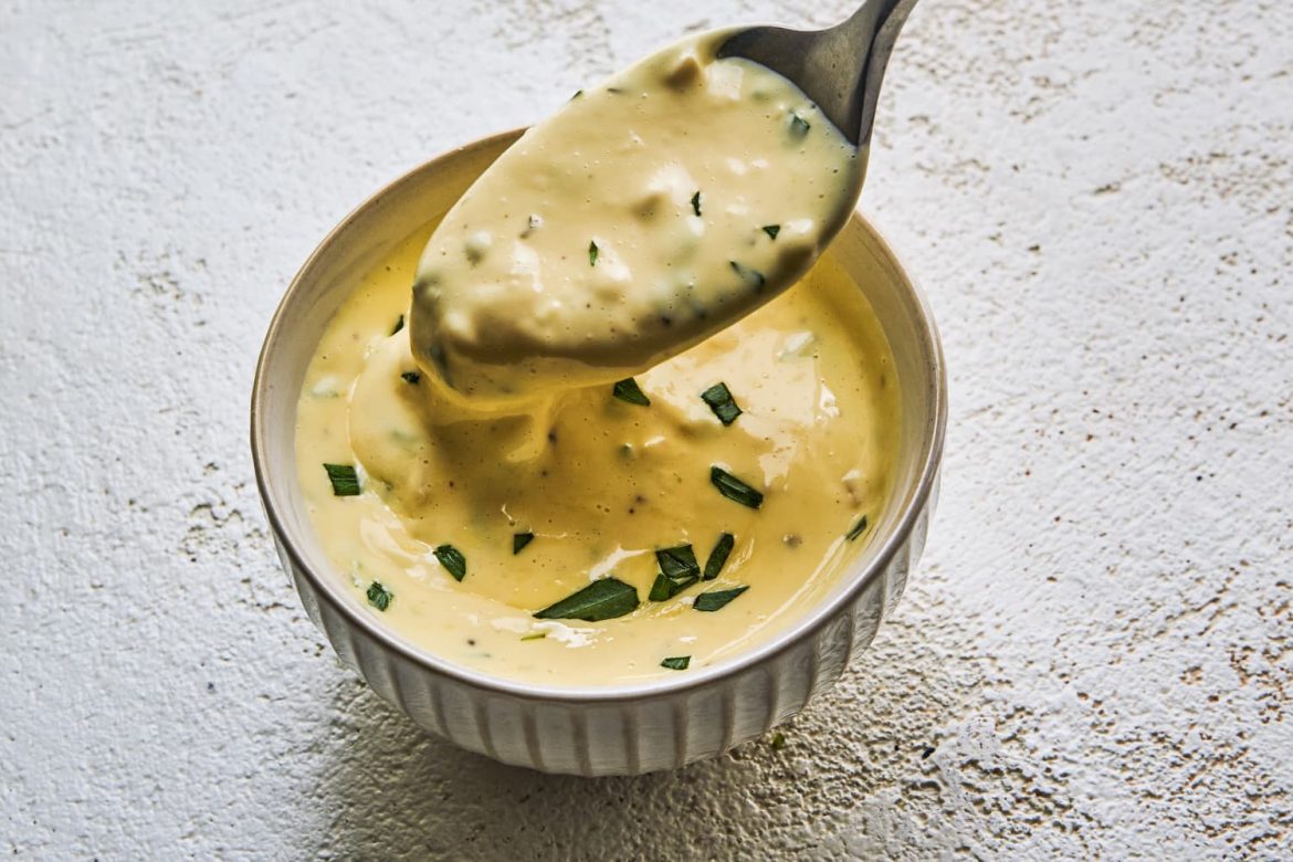 An Easy Blender Béarnaise Sauce Is Just What Your Steak Needs