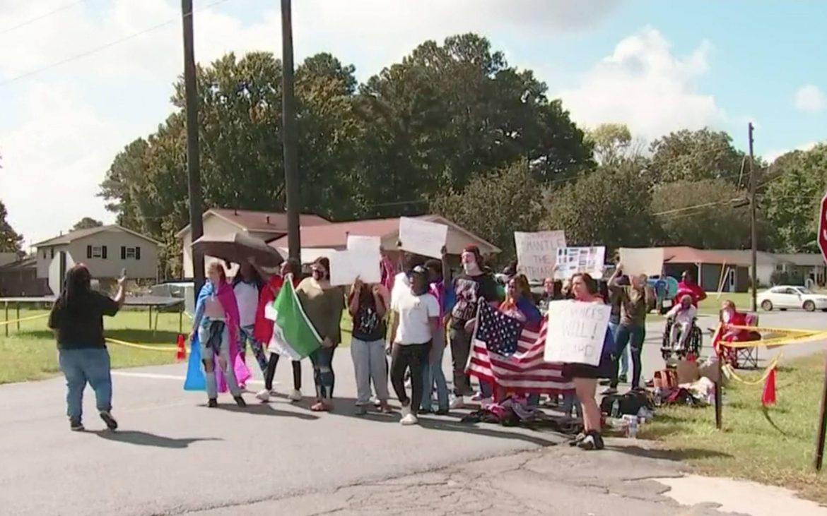 HS Students Claim Suspension Over Confederate Flag Protest